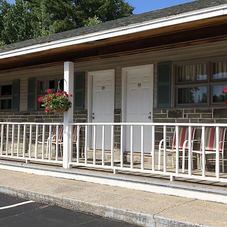 Wakita Court Motel Queensbury Bagian luar foto