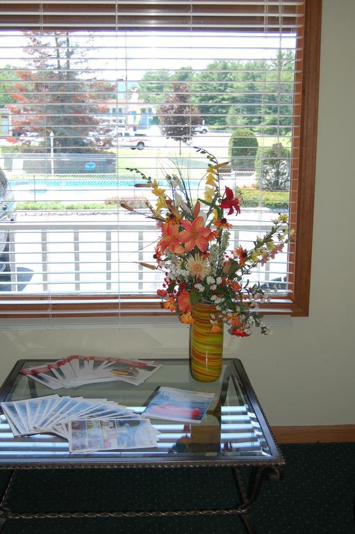 Wakita Court Motel Queensbury Bagian luar foto