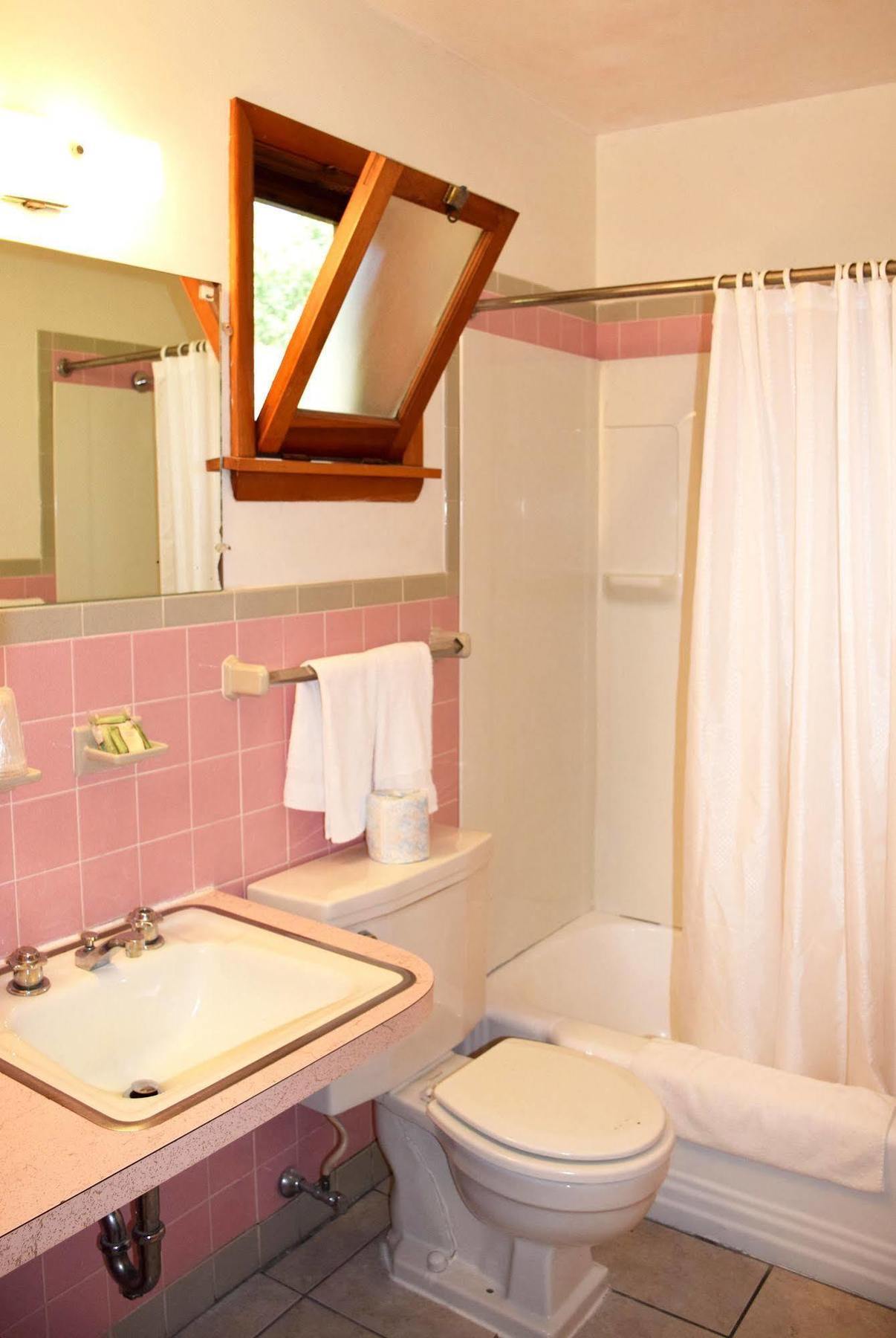 Wakita Court Motel Queensbury Bagian luar foto